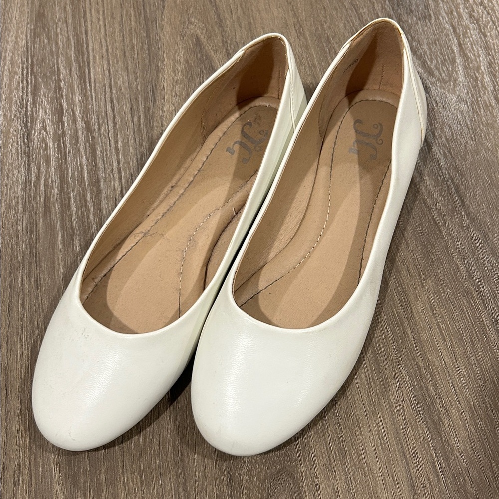 Elegant White Flats for Women